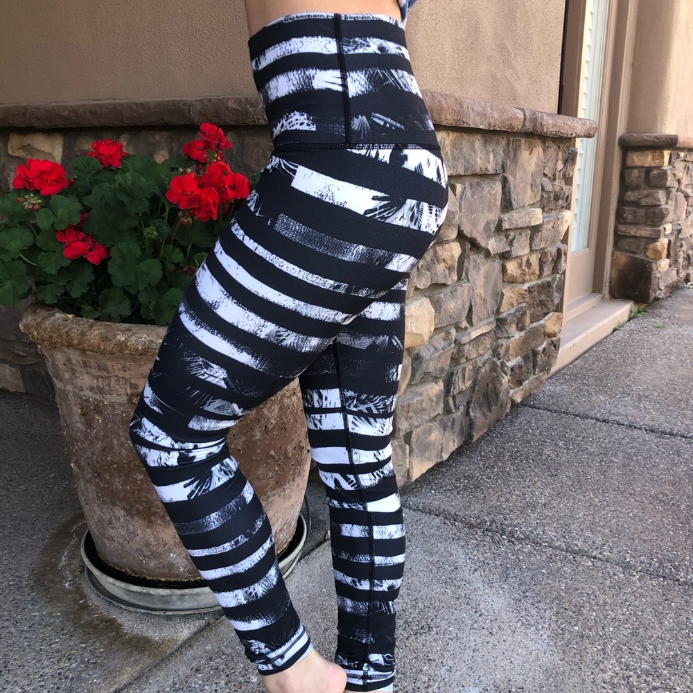 LULULEMON WUNDER UNDER LEGGINGS PALM BLACK WHITE